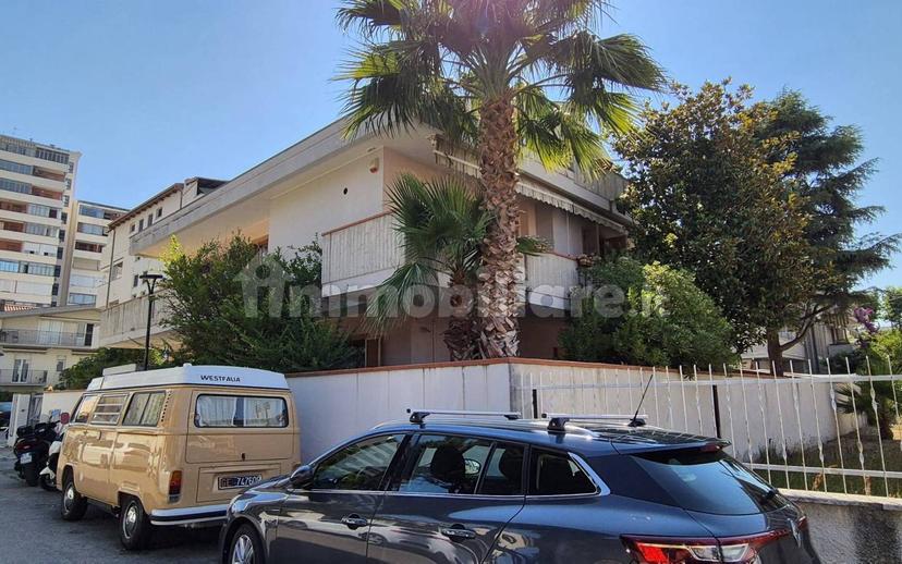 Villa bifamiliare via Giacomo Leopardi 15, Villa Verrocchio, Montesilvano — foto 80 di 127