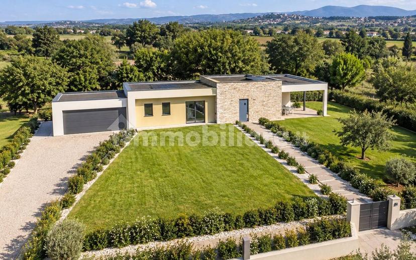 Villa unifamiliare via Milano, Centro, Umbertide — foto 4 di 13