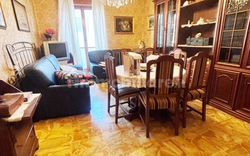 Appartamento buono stato, primo piano, Porto Maurizio, Imperia — foto 6 di 8