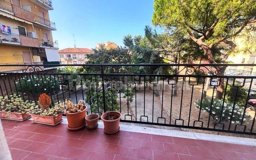 Appartamento buono stato, primo piano, Porto Maurizio, Imperia — foto 3 di 8
