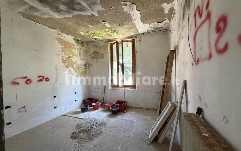 Trilocale da ristrutturare, primo piano, San Cipriano S.Barbara Centinal, Cavriglia — foto 6 di 25