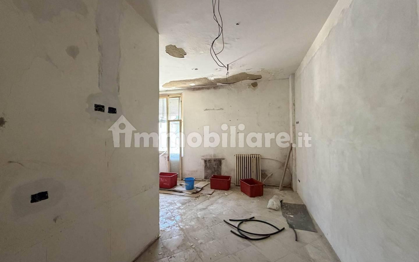 Trilocale da ristrutturare, primo piano, San Cipriano S.Barbara Centinal, Cavriglia