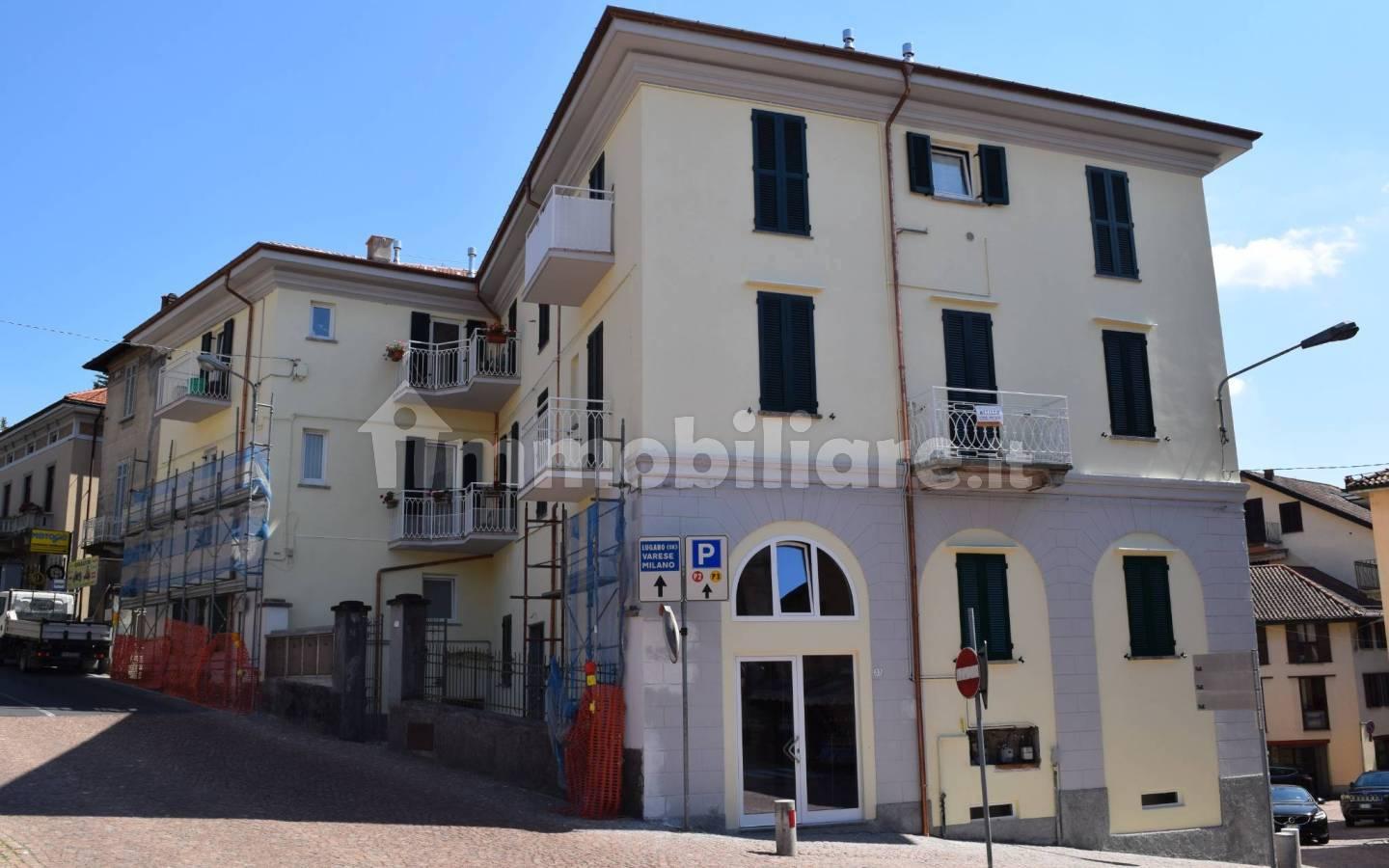 Trilocale piazza San Francesco 31, Centro, Luino
