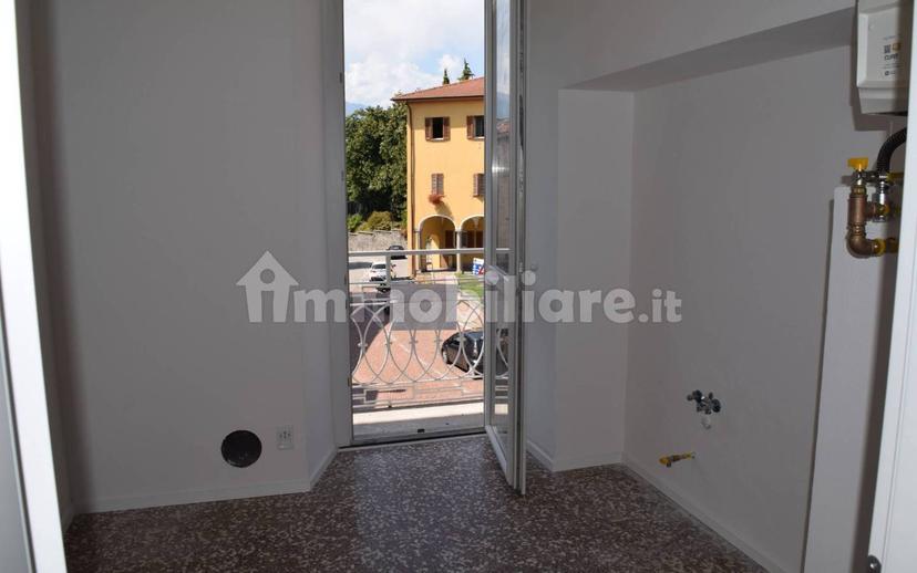 Trilocale piazza San Francesco 31, Centro, Luino — foto 8 di 11
