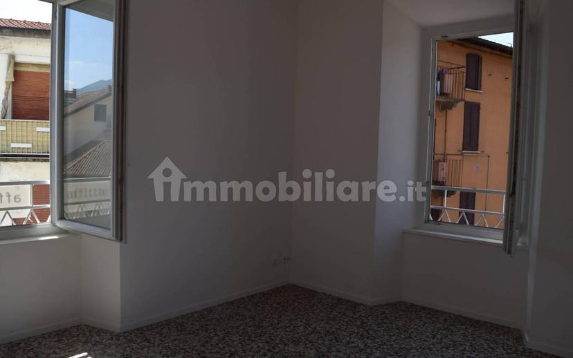 Trilocale piazza San Francesco 31, Centro, Luino — foto 4 di 11