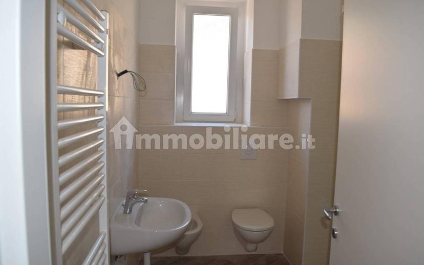 Trilocale piazza San Francesco 31, Centro, Luino — foto 2 di 11