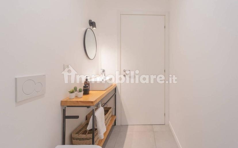 Trilocale via Aristide Bari 5, Borghi, Como