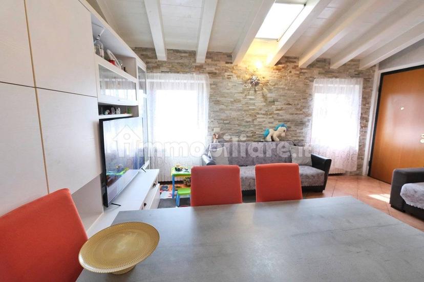 Trilocale vicolo della Fratellanza, Zona Artigianale Foroni, Valeggio sul Mincio — foto 8 di 16