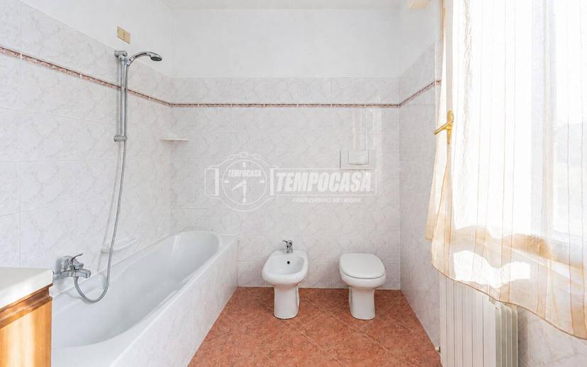 Villa bifamiliare, da ristrutturare, 210 m², Centro, Botticino — foto 2 di 51