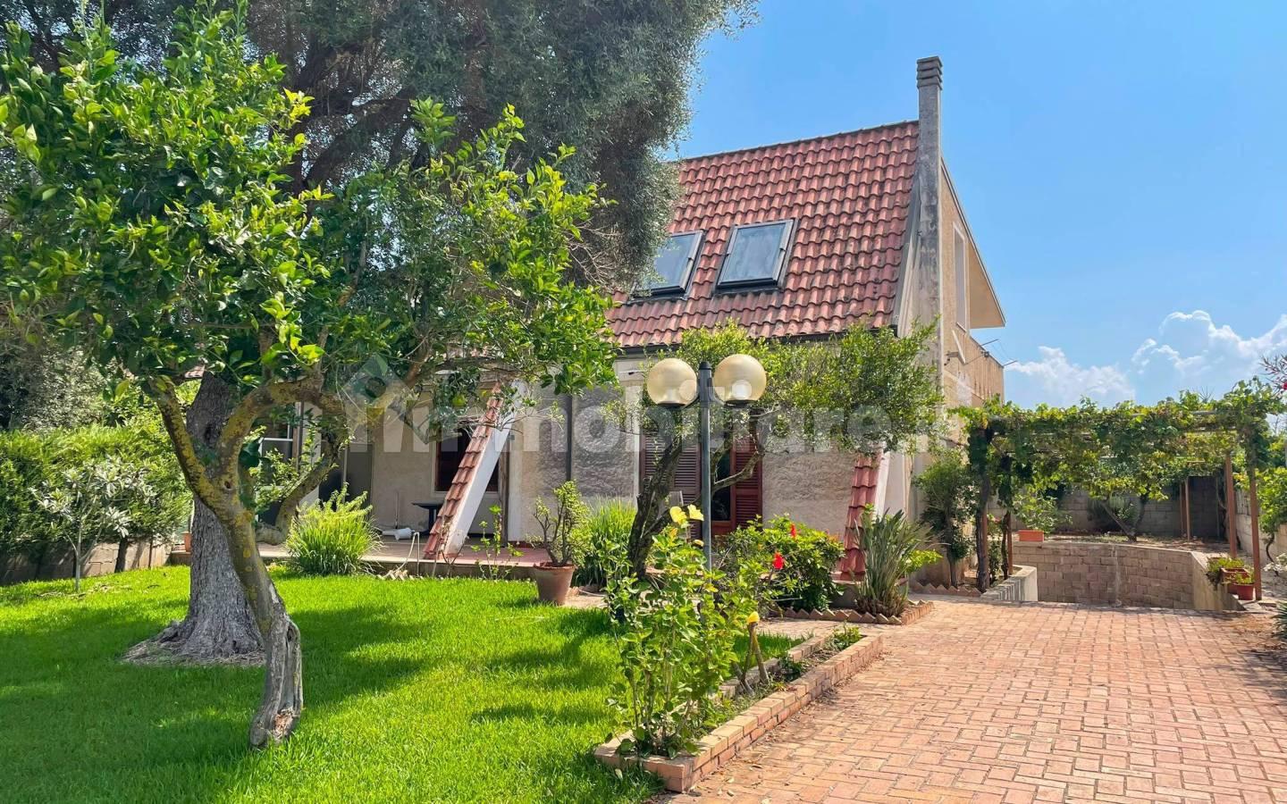 Villa bifamiliare Contrada Mortelletto, Centro, Nicotera