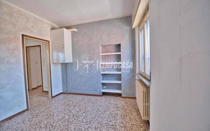 Trilocale buono stato, primo piano, Cameri — foto 3 di 38