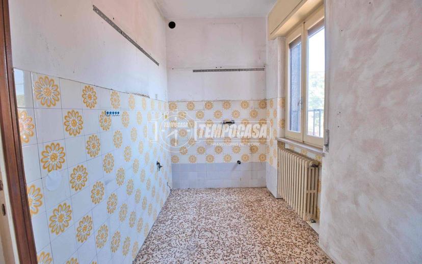 Trilocale buono stato, primo piano, Cameri — foto 16 di 38