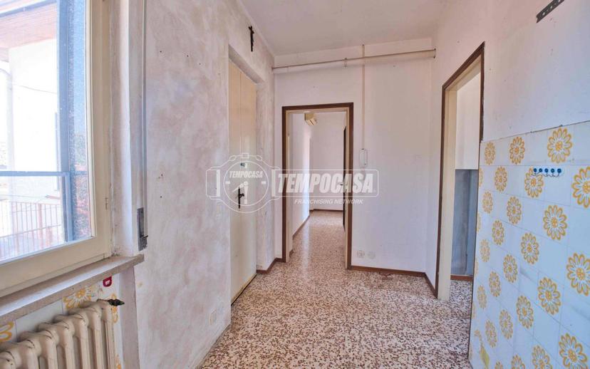Trilocale buono stato, primo piano, Cameri — foto 34 di 38