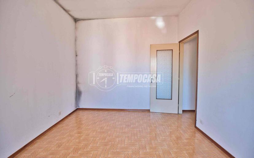 Trilocale buono stato, primo piano, Cameri — foto 11 di 38