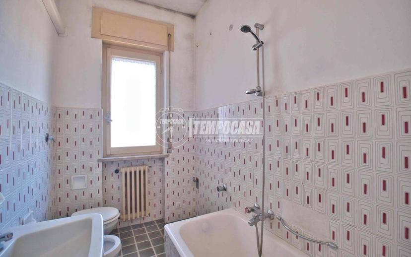 Trilocale buono stato, primo piano, Cameri — foto 21 di 38