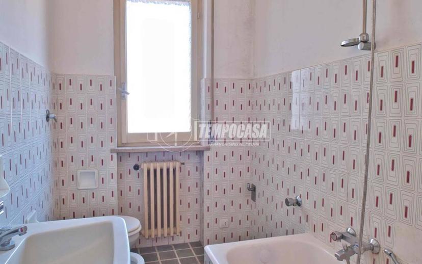 Trilocale buono stato, primo piano, Cameri — foto 17 di 38