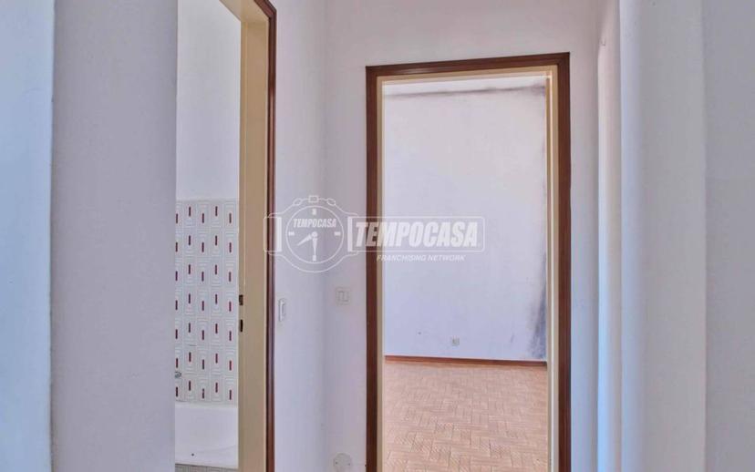 Trilocale buono stato, primo piano, Cameri — foto 15 di 38