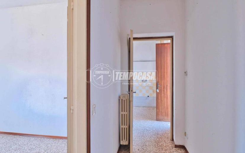 Trilocale buono stato, primo piano, Cameri — foto 18 di 38