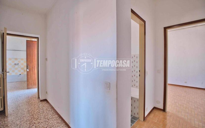 Trilocale buono stato, primo piano, Cameri — foto 9 di 38