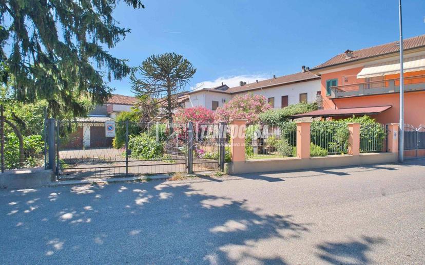 Trilocale buono stato, primo piano, Cameri — foto 13 di 38