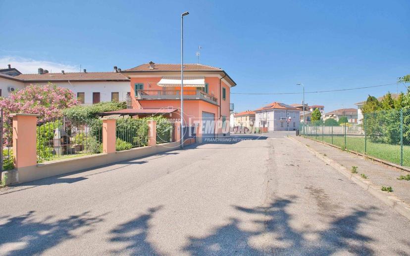 Trilocale buono stato, primo piano, Cameri — foto 26 di 38
