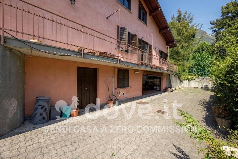 Villa unifamiliare via XXV Aprile 39, Laveno, Laveno-Mombello — foto 2 di 58