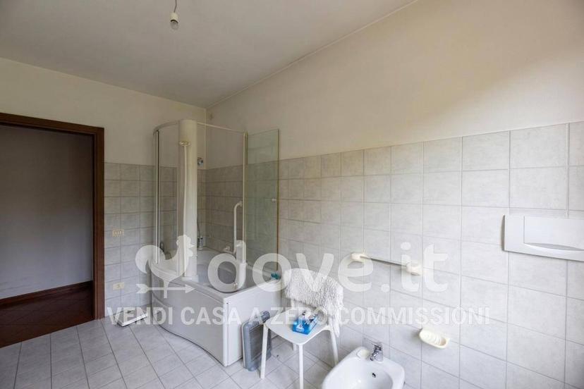 Villa unifamiliare via XXV Aprile 39, Laveno, Laveno-Mombello — foto 23 di 58