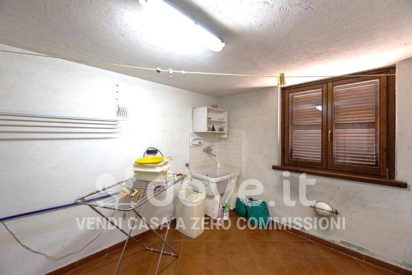 Villa unifamiliare via XXV Aprile 39, Laveno, Laveno-Mombello — foto 44 di 58