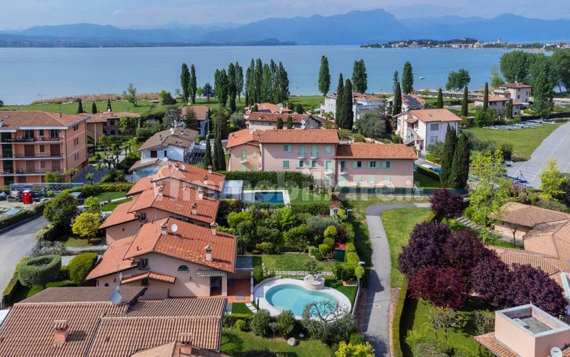 Villa bifamiliare via Como 6, Centro, Sirmione — foto 3 di 27