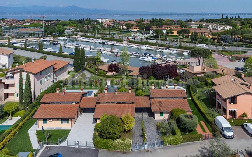 Villa bifamiliare via Como 6, Centro, Sirmione — foto 8 di 27