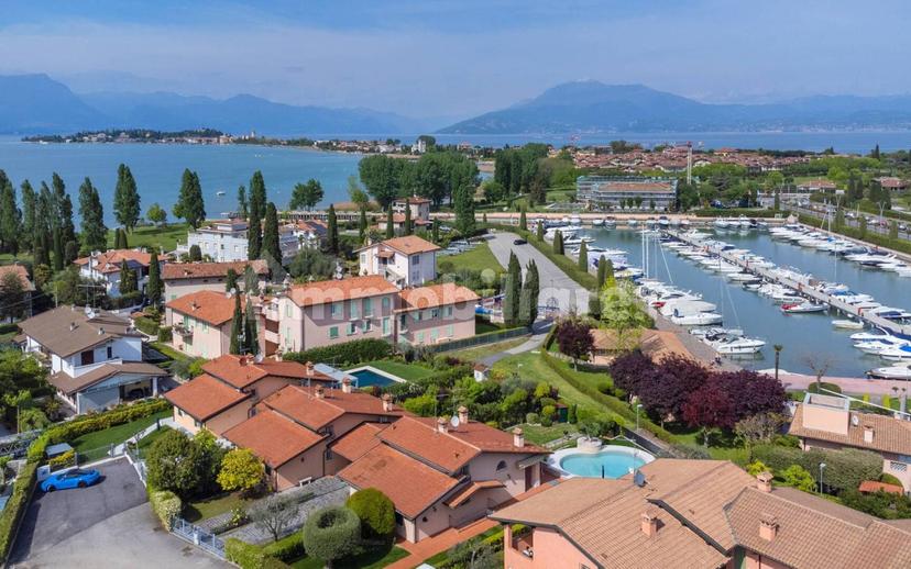 Villa bifamiliare via Como 6, Centro, Sirmione — foto 18 di 27