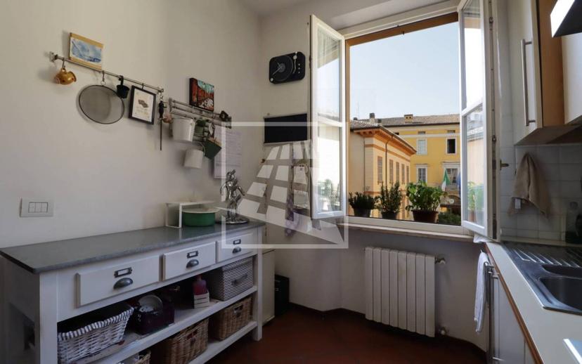 Trilocale corso Benedetto Cairoli 7, Centro Storico, Reggio Emilia — foto 2 di 33