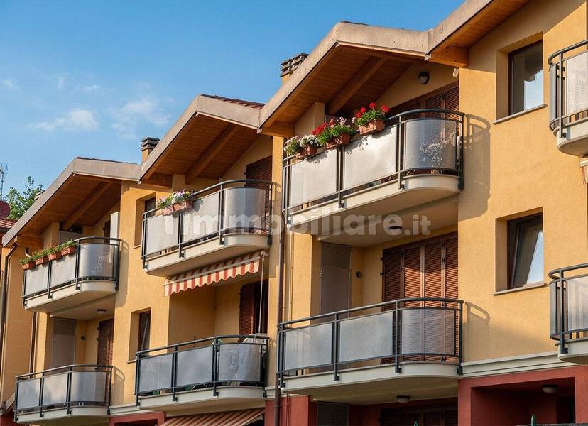 Quadrilocale via Giosuè Carducci, Centro, Limido Comasco