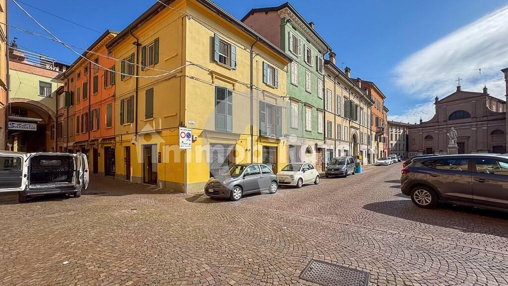 Appartamento via Montepegni 1, Centro, Correggio