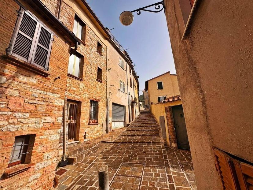Terratetto plurifamiliare via della Rocca 15, Centro, Gualdo Tadino — foto 10 di 26