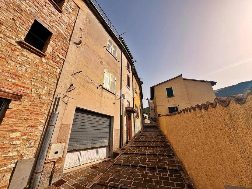 Terratetto plurifamiliare via della Rocca 15, Centro, Gualdo Tadino — foto 13 di 26