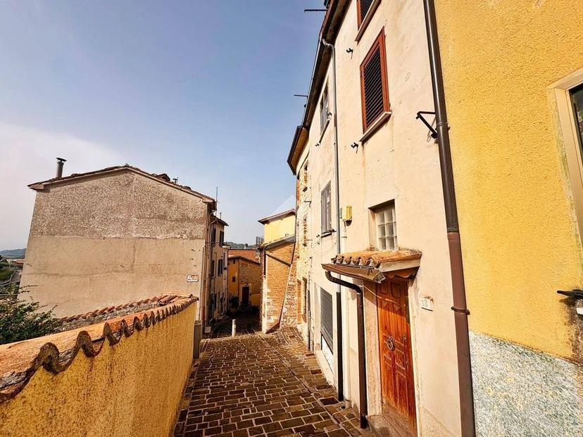 Terratetto plurifamiliare via della Rocca 15, Centro, Gualdo Tadino — foto 12 di 26