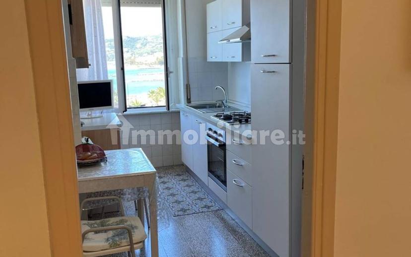 Appartamento Giardini Vittorio Veneto, Porto Vecchio, Sanremo