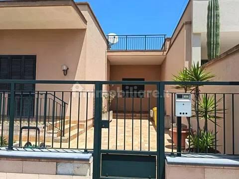 Villa unifamiliare via Francesco Baracca, 8, Melpignano — foto 2 di 35