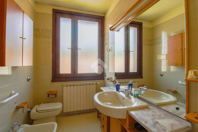 Quadrilocale via Spiaggia D'Oro, Centro, Salò — foto 17 di 42