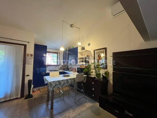 Bilocale viale Giulio Zavaritt 194, Gorle