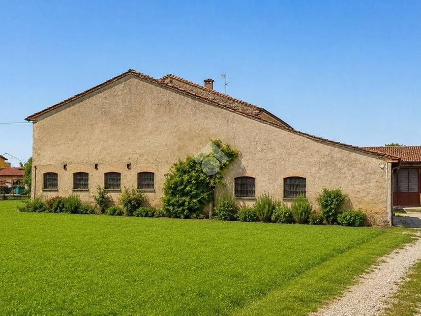 Rustico, da ristrutturare, 700 m², Centro, Castel Goffredo — foto 5 di 8