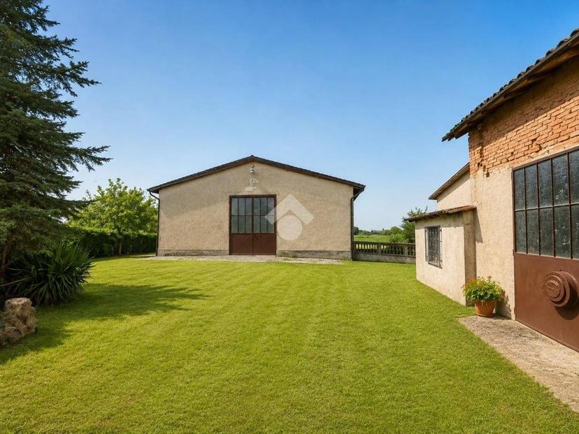 Rustico, da ristrutturare, 700 m², Centro, Castel Goffredo — foto 6 di 8