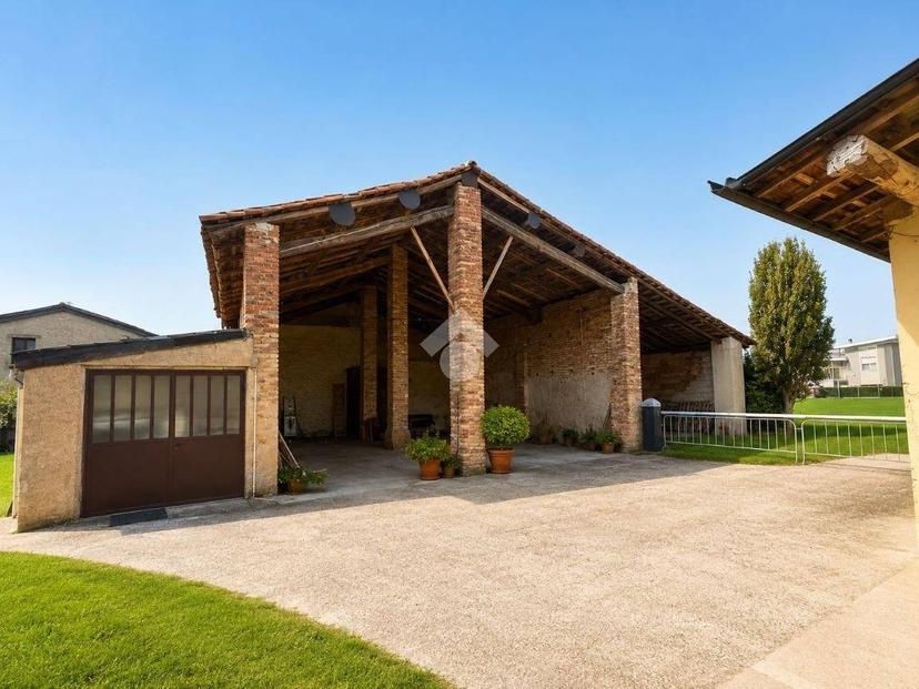 Rustico, da ristrutturare, 700 m², Centro, Castel Goffredo — foto 4 di 8