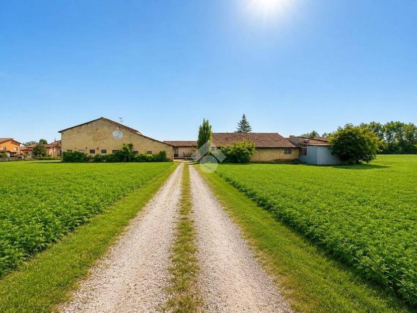 Rustico, da ristrutturare, 700 m², Centro, Castel Goffredo — foto 3 di 8