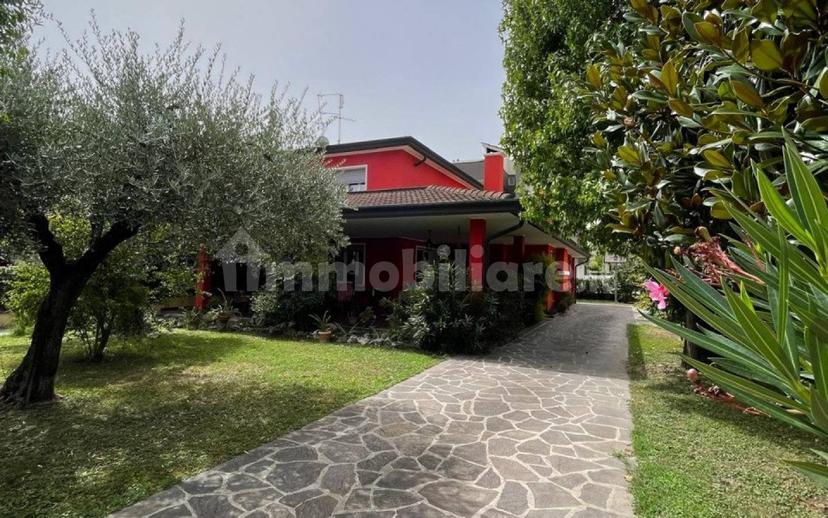 Villa bifamiliare via Giacomo Puccini, Centro, Montegrotto Terme — foto 11 di 31