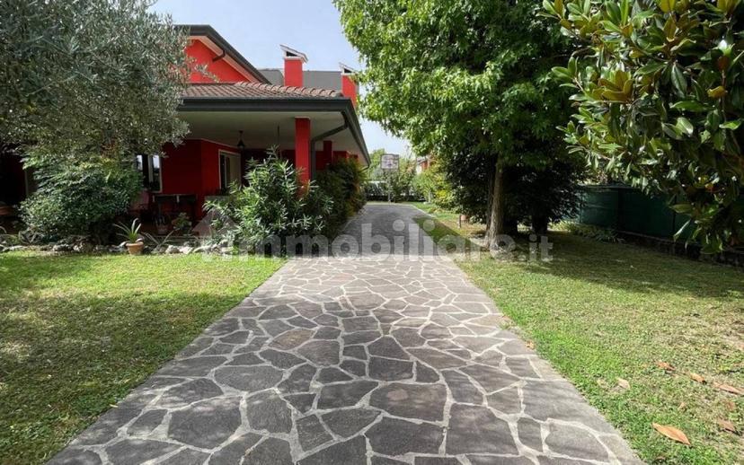 Villa bifamiliare via Giacomo Puccini, Centro, Montegrotto Terme — foto 26 di 31