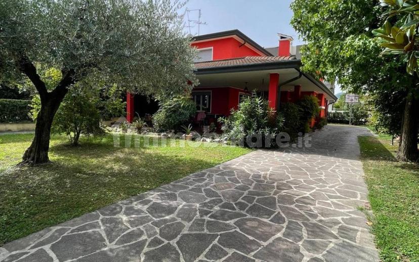 Villa bifamiliare via Giacomo Puccini, Centro, Montegrotto Terme — foto 4 di 31
