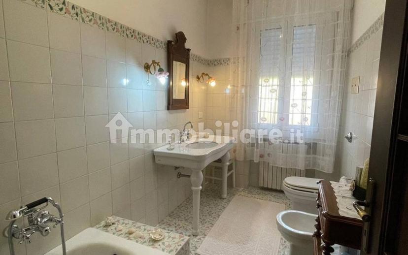 Villa bifamiliare via Giacomo Puccini, Centro, Montegrotto Terme — foto 8 di 31