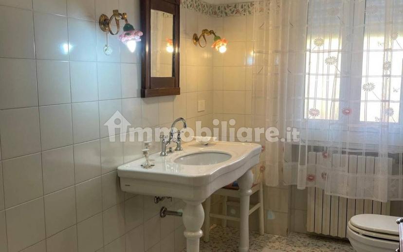Villa bifamiliare via Giacomo Puccini, Centro, Montegrotto Terme — foto 9 di 31